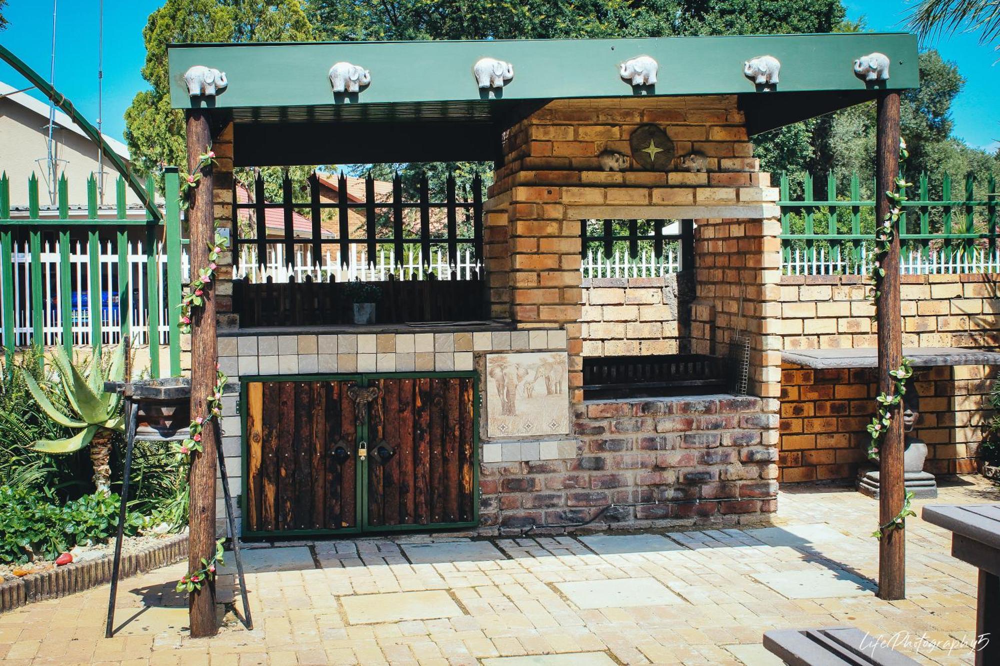 African Elephant'S Den Klerksdorp Exterior photo