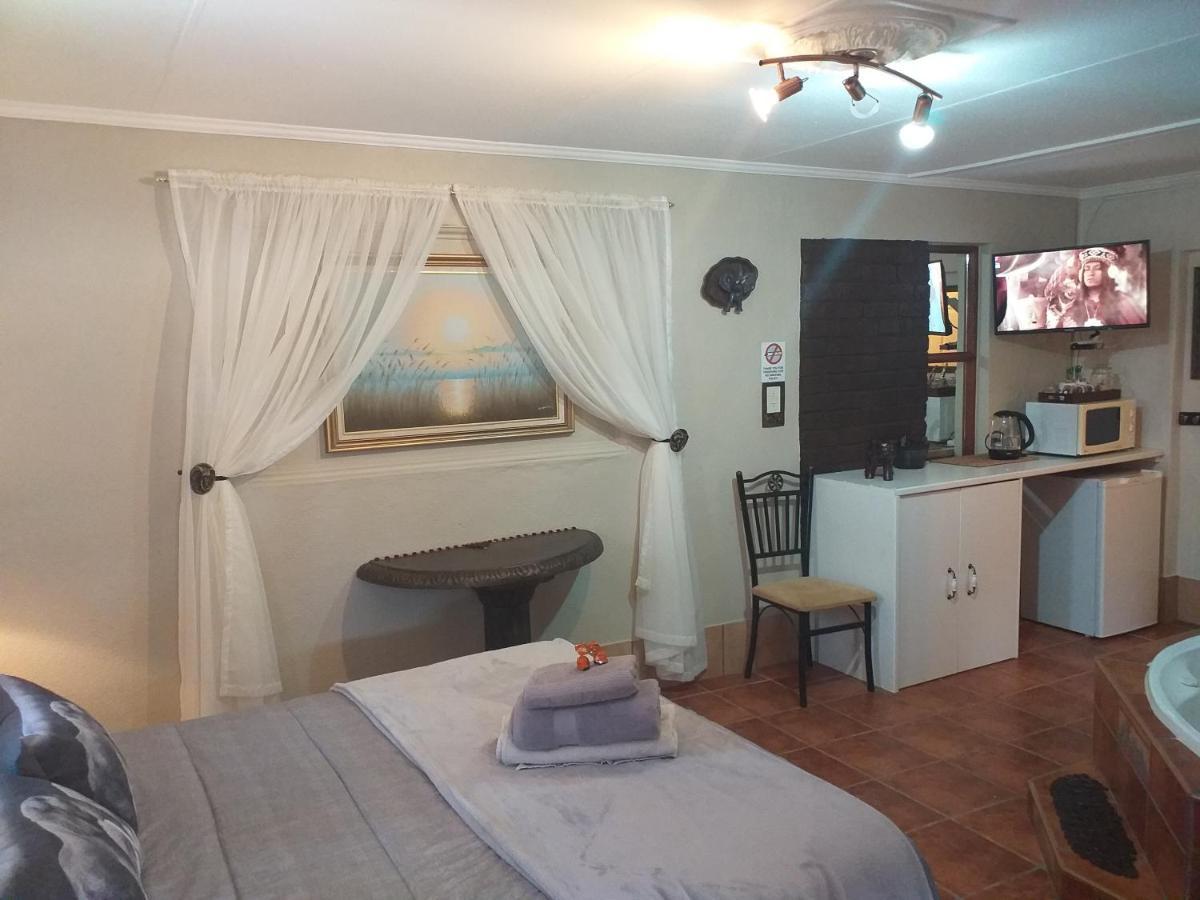 African Elephant'S Den Klerksdorp Exterior photo