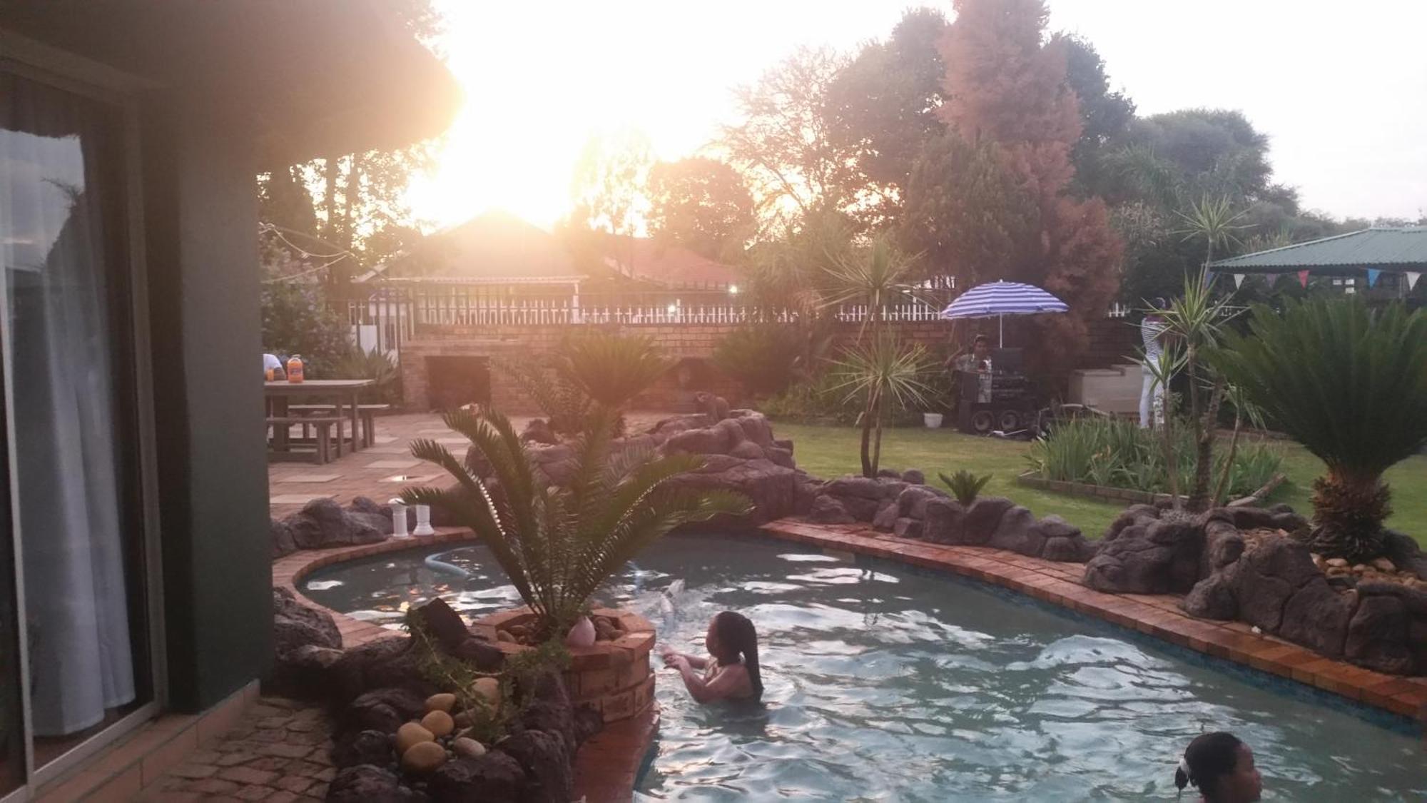 African Elephant'S Den Klerksdorp Exterior photo